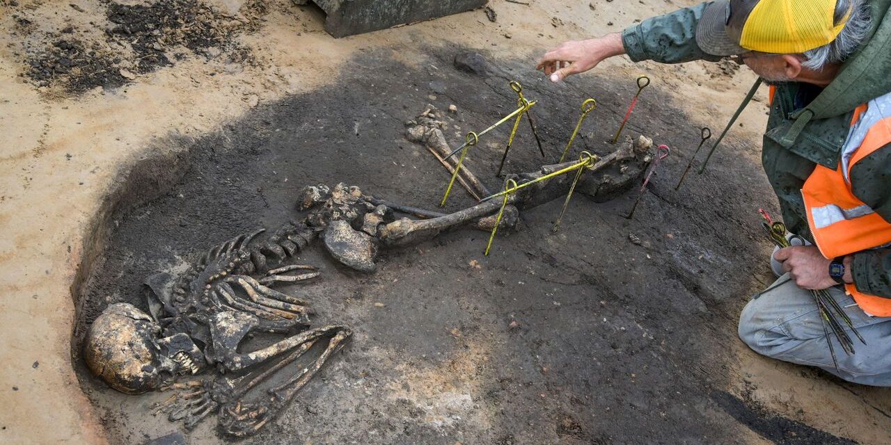 Zorbau, Germany. 12th June, 2026. Site of a burial of a man aged approximately 23·25 years in a kiln pit from the Corded Ware culture (c. 2900·2200 BCE). In connection with the construction of the SuedOstLink between Wolmirstedt near Magdeburg and the Isa