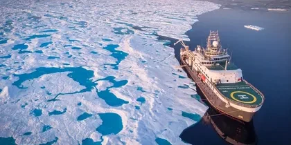 polar-research-vessel-rv-kronprins-haakon-in-fram-strait-arctic-ocean