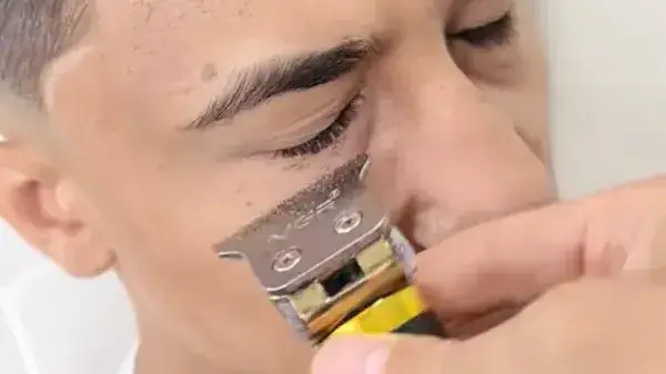 eyelash-trimming2